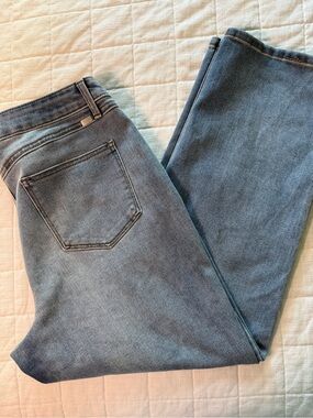 1822 Denim Women's Relaxed Jeans - Light Blue Wash